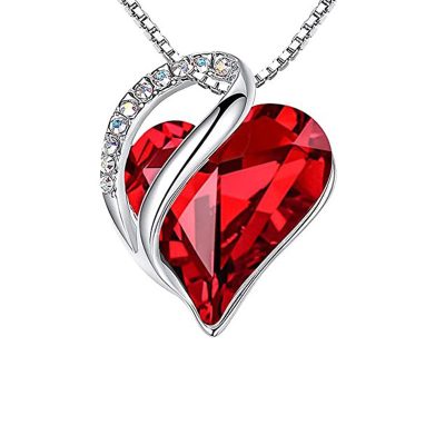 Ketting hartje versierd met rood Swarovski kristal