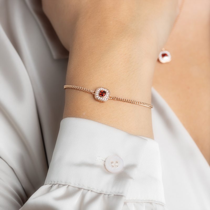 Rosé armband met rood Swarovski kristal