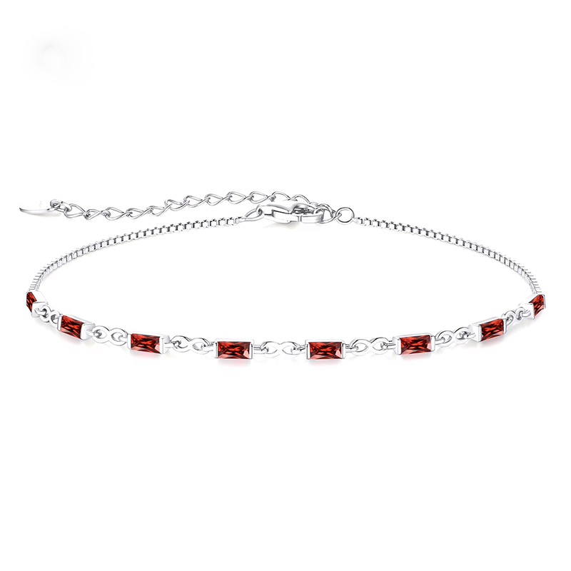 Silver Plated armband met infinity schakels en rode Swarovski